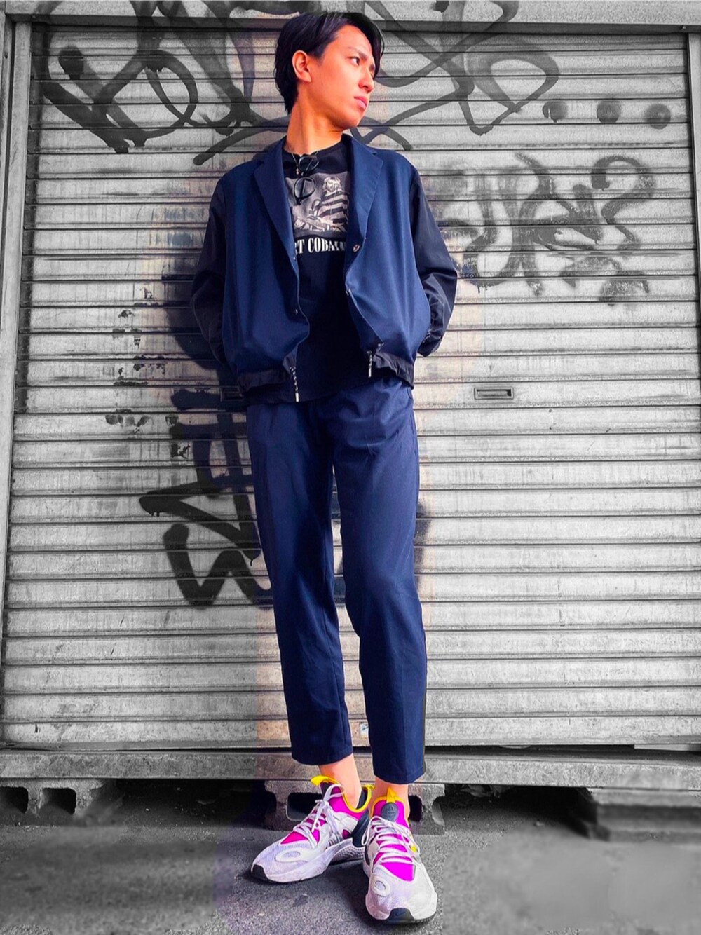 「今日のコーデ、シンプルコーデ、お洒落さんとつながりたい、ストリートコーデ、ootd、ブラックコーデ、シャツ、スニーカー、相互フォロー、フォローミー」｜「UNITED TOKYOのアイテム（セットアップ、ブルー系）」を使った、yuheisaihanaさん（メンズ・177cm）の春コーディネートの1枚目の写真