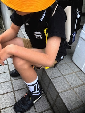 「アイテム（ポロシャツ、ブラック系）」を使った、yu-riさん（キッズ・123cm）の夏コーディネート