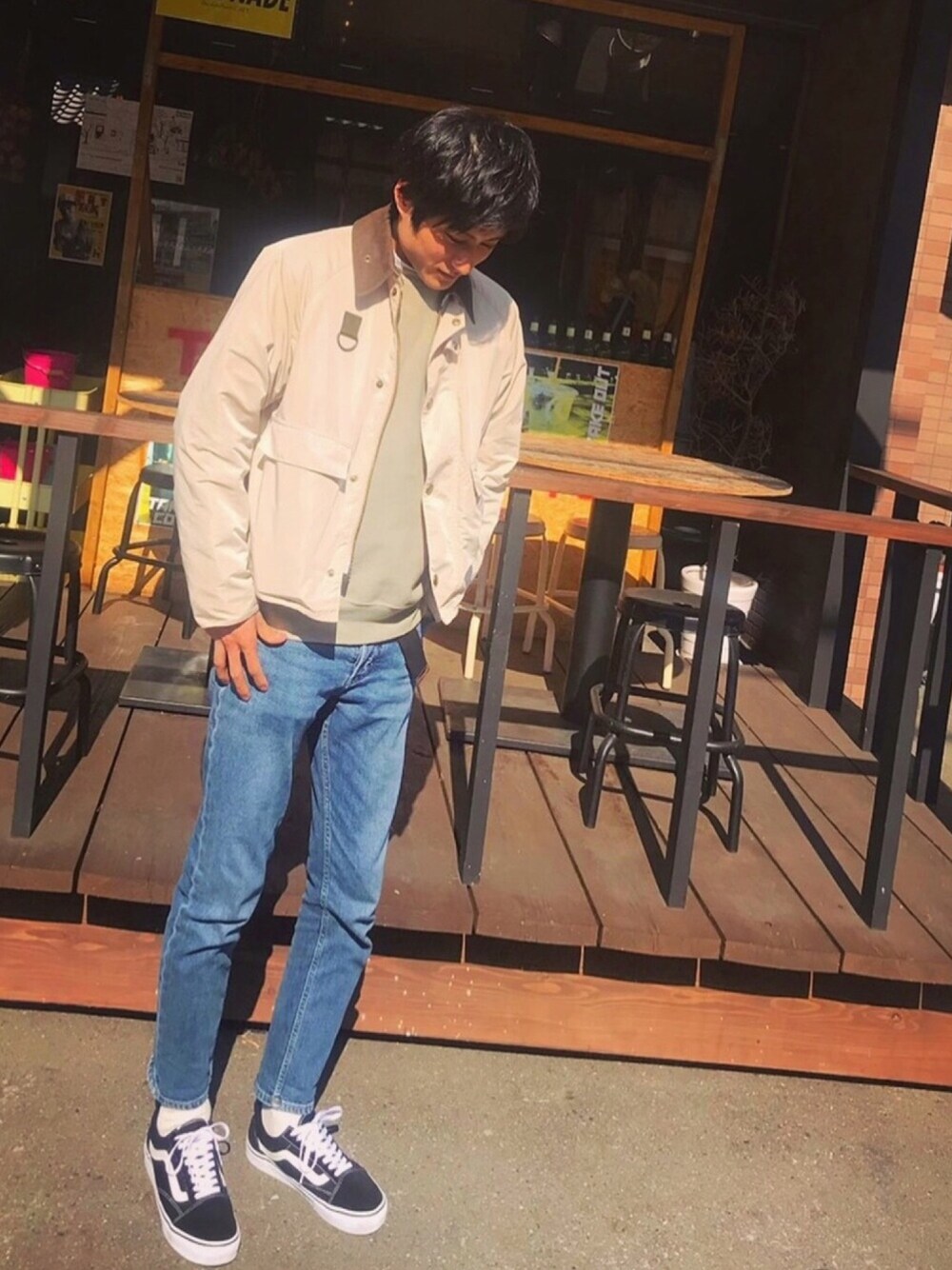 「春服、オーラリー、AURALEE、YAECA、カジュアルコーデ、スニーカーコーデ、VANS、barbour、ユニクロ、レイヤードstyle」｜「Acne StudiosのACNE STUDIOS NORTH MID BLUE コットンストレッチ スキニ－デニムパンツ（デニムパンツ、ブルー系）」を使った、たくやさん（メンズ・173cm）の冬コーディネートの1枚目の写真
