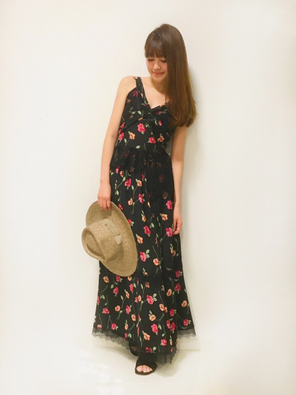 「オトナ女子、きれいめカジュアル、ゆるコーデ、fashion、ootd、花柄、レース、夏コーデ、ドロシーズ(DRWCYS)」｜「DRWCYSの花柄レーストリムキャミ（キャミソール、ブラック系）」を使った、はらだゆかさん（レディース・160cm）の春コーディネートの1枚目の写真