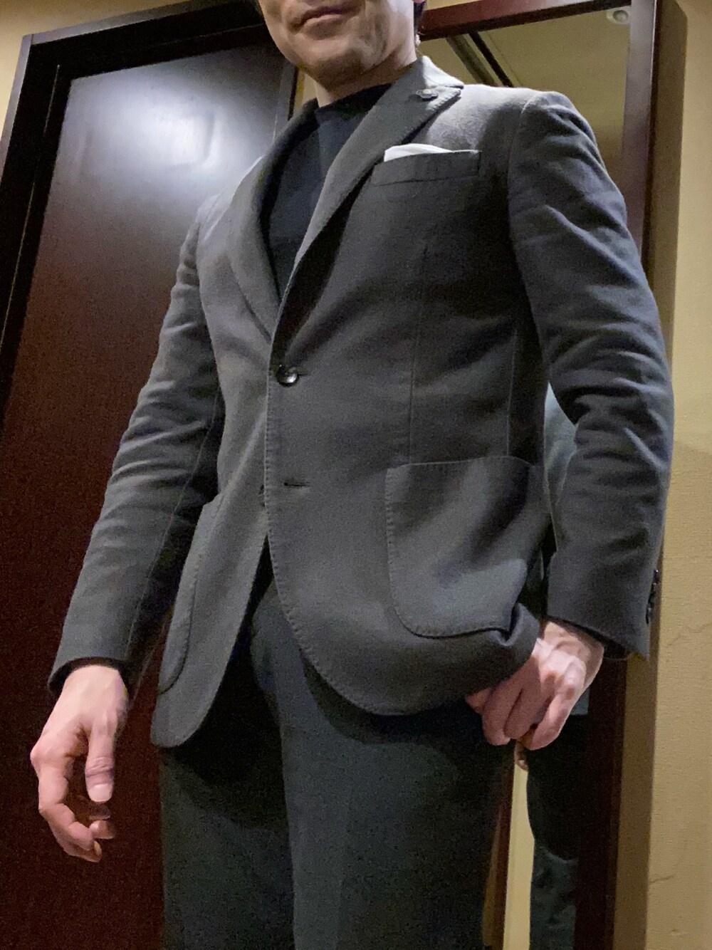 LARDINIのテーラードジャケット（グレー系）を使った人気ファッション