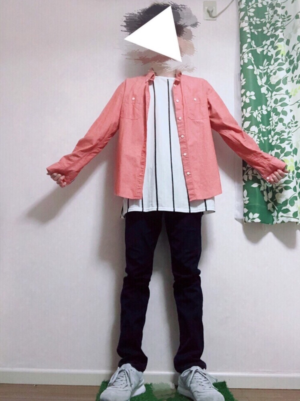 「紺色パンツ、ピンクシャツ、ストライプ、ニューバランス、GU、アベイル、ビームス」｜「GUのアイテム（シャツ/ブラウス、ピンク系）」を使った、さんかくさん（メンズ・169cm）の夏コーディネートの1枚目の写真