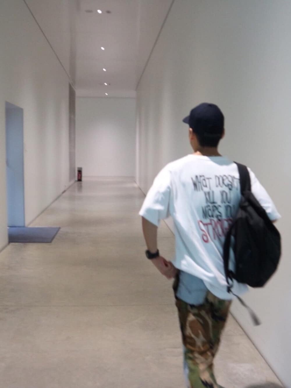 「石川県、21世紀美術館、古着コーデ、リーバイス、リメイク、キャップ」｜「古着のアイテム（Tシャツ/カットソー、ホワイト系）」を使った、masato onishiさん（メンズ・172cm）の秋コーディネートの1枚目の写真