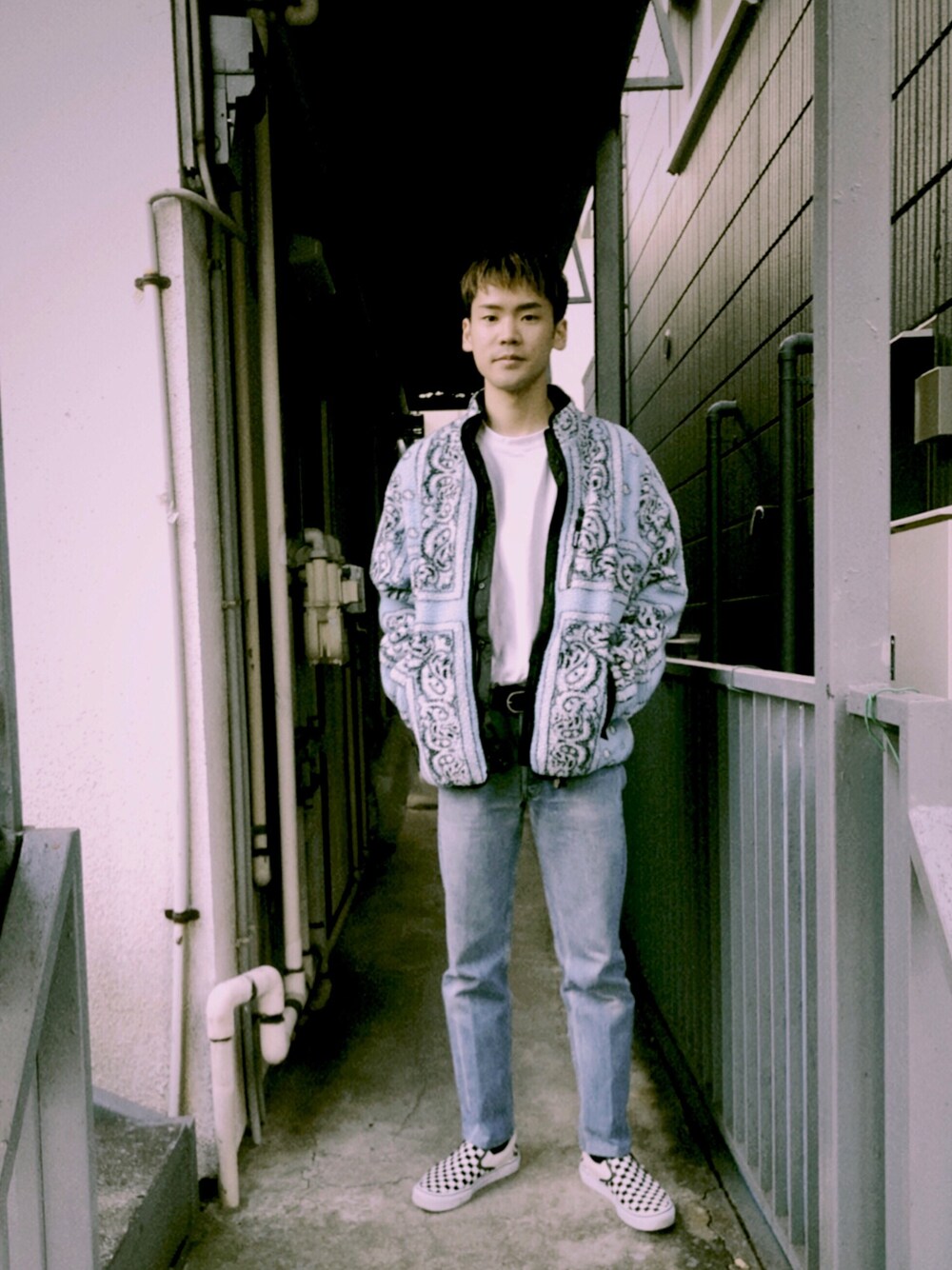 「supreme、冬コーデ、VANS、ワントーンコーデ、デニム、タックイン、フォローミー、levis 501、ストリートコーデ、爽やかコーデ」｜「Supreme のアイテム（ジャケット/アウター、ブルー系）」を使った、masato onishiさん（メンズ・172cm）の冬コーディネートの1枚目の写真