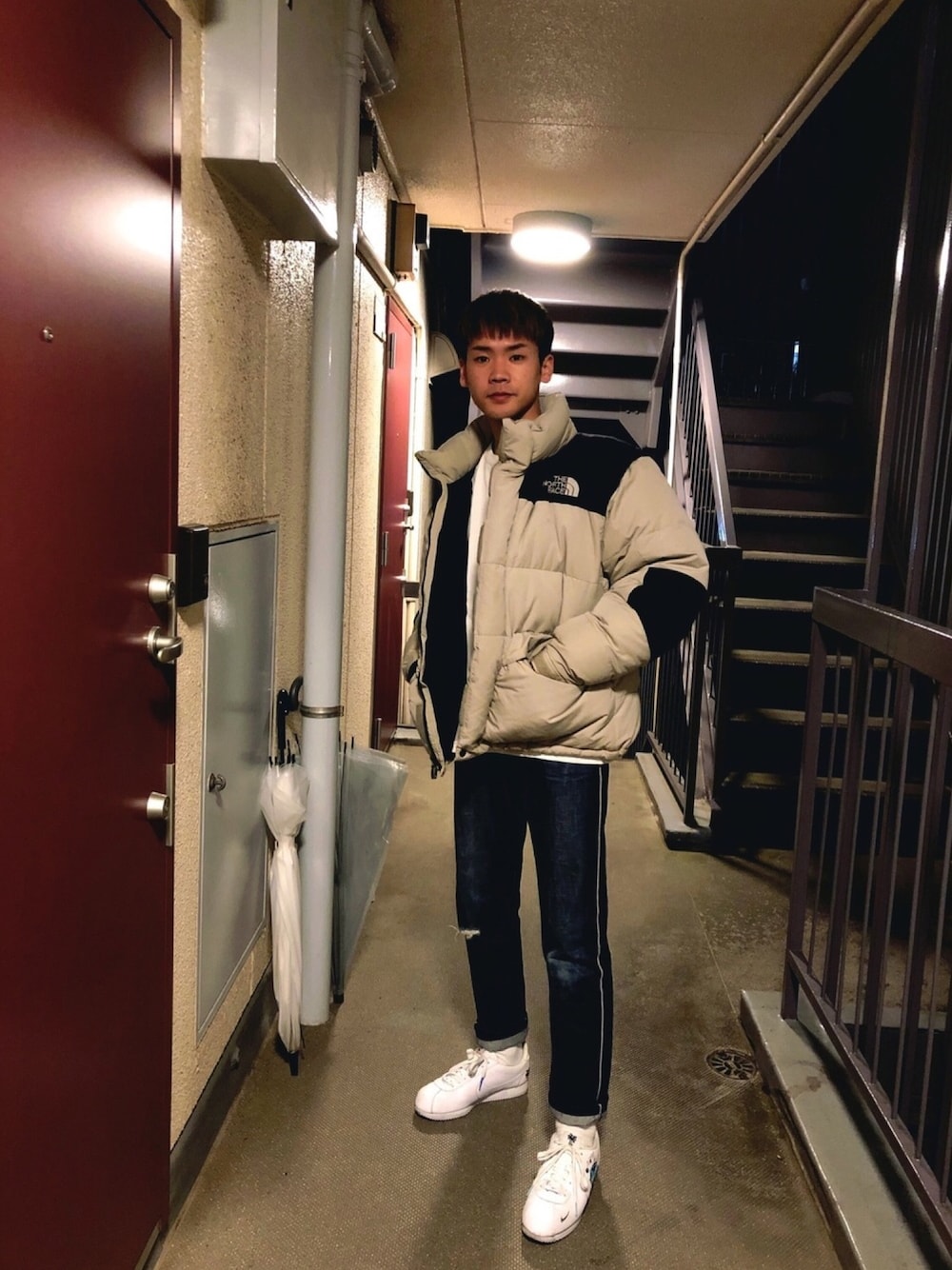 「Earth Day、コルテッツ、cortez、A.P.C.、デニム、サイズ感、白スニーカー、ノースフェイス、THE NORTH FACE、オトナカジュアル」｜「THE NORTH FACEのアイテム（ダウンジャケット/コート、ホワイト系）」を使った、masato onishiさん（メンズ・172cm）の冬コーディネートの1枚目の写真