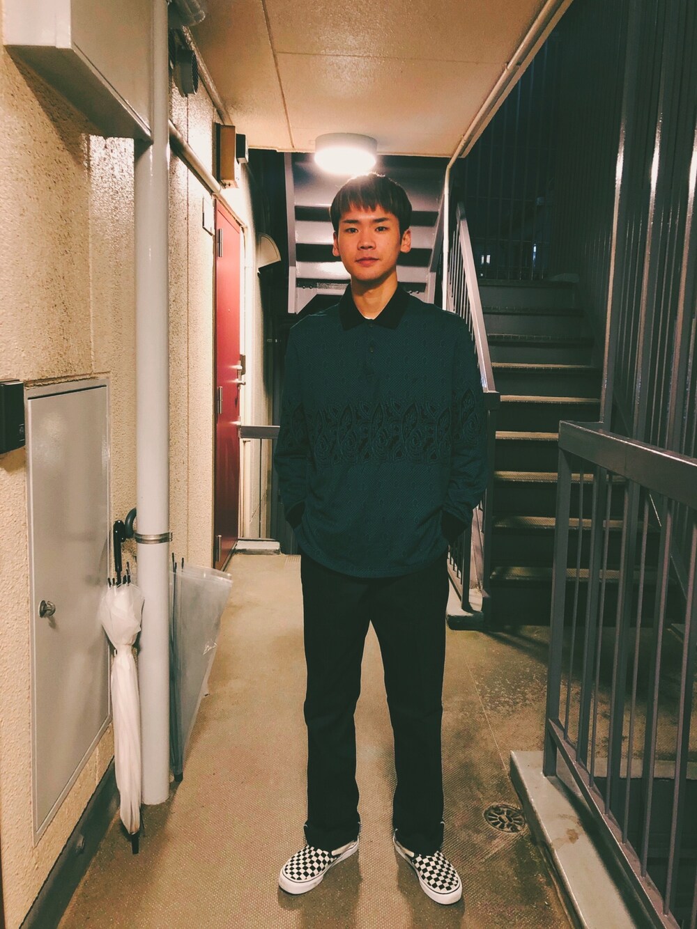 「supreme、Dickies、VANS、おしゃれさんと繋がりたい、チノパン、ラフコーデ、ストリートMIX、スケータースタイル」｜「Supreme のアイテム（ポロシャツ、グリーン系）」を使った、masato onishiさん（メンズ・172cm）の冬コーディネートの1枚目の写真