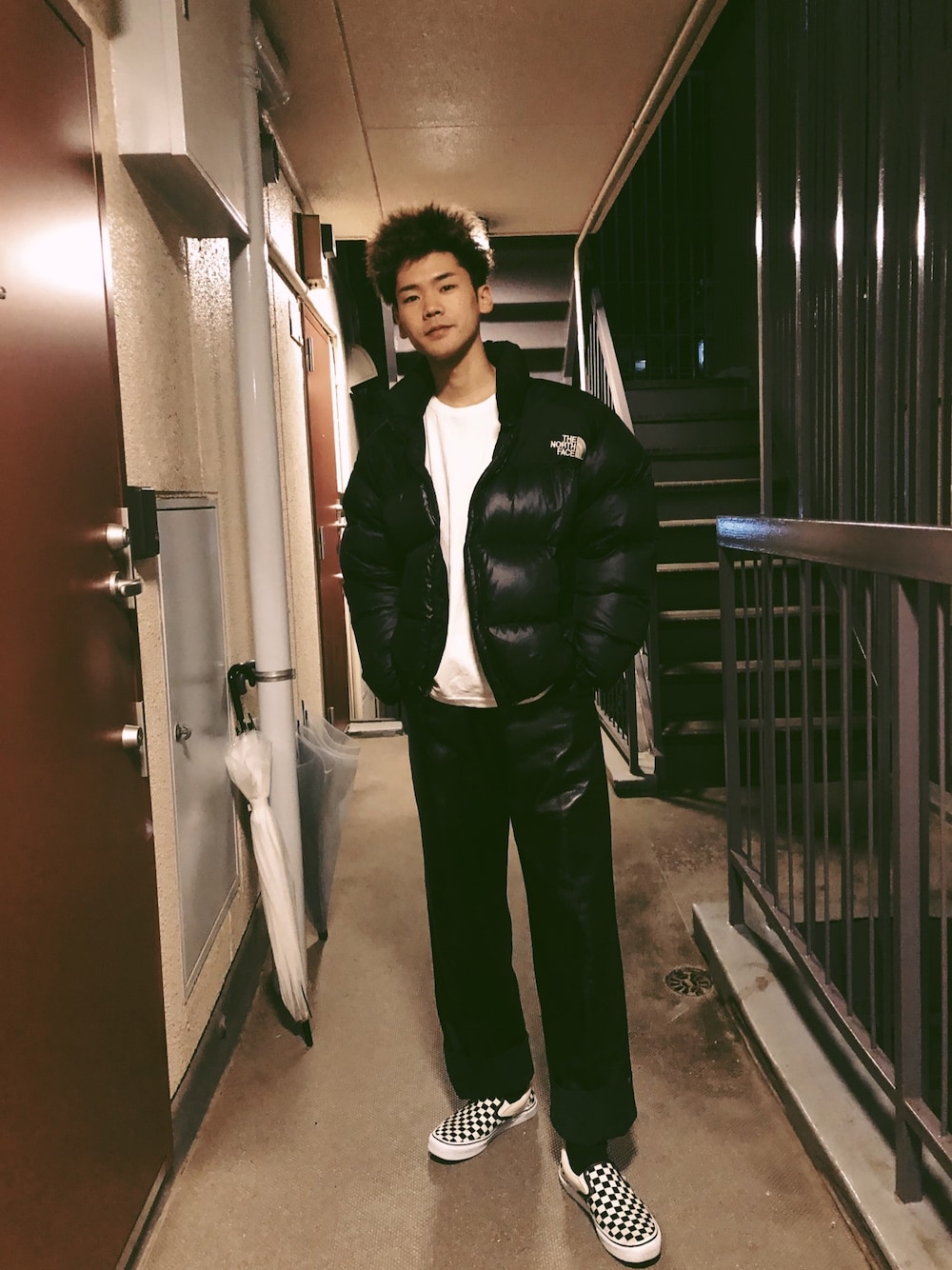 「シンプル、おしゃれさんと繋がりたい、ストリート、ブラックコーデ、古着MIX、vintage、フォローミー、着回しコーデ、レザーパンツ、THE NORTH FACE」｜「THE NORTH FACEのザ・ノースフェイス / ヌプシジャケット（ダウンジャケット/コート、ブラック系）」を使った、masato onishiさん（メンズ・172cm）の冬コーディネートの1枚目の写真