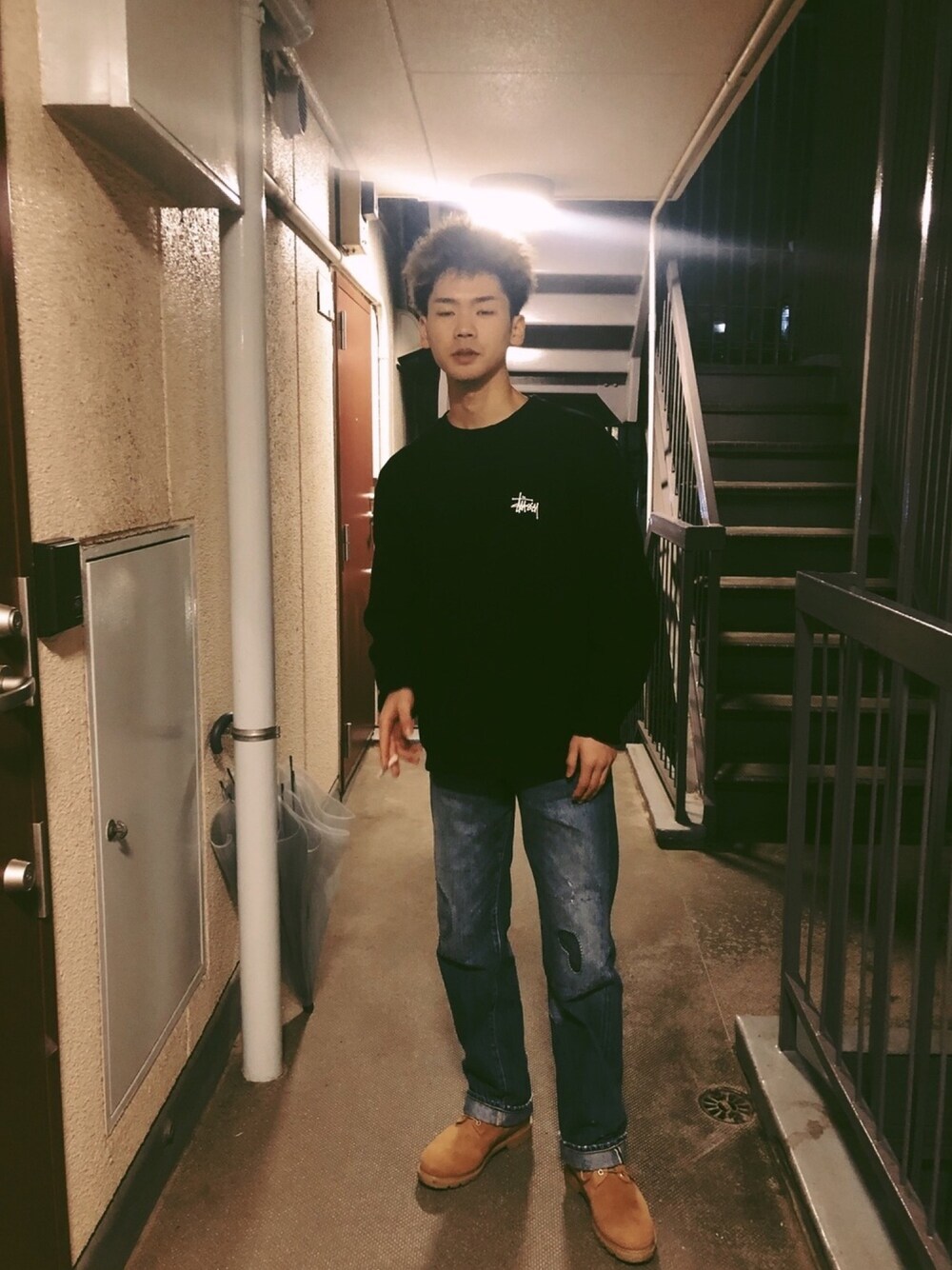 「ティンバーランド、おしゃれさんと繋がりたい、デニムパンツ、ストリートMIX、今日のコーデ、春、stussy、Levi's、ストリート」｜「STUSSYのBasic Stussy（スウェット、ブラック系）」を使った、masato onishiさん（メンズ・172cm）の冬コーディネートの1枚目の写真