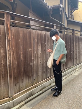 「EMMA CLOTHES（エマクローズ）のブライトポプリンリラックスオープンカラーシャツ Poplin Open Collar Shirt（シャツ/ブラウス、グリーン系）」を使った、towaさん（メンズ・176cm）の夏コーディネート