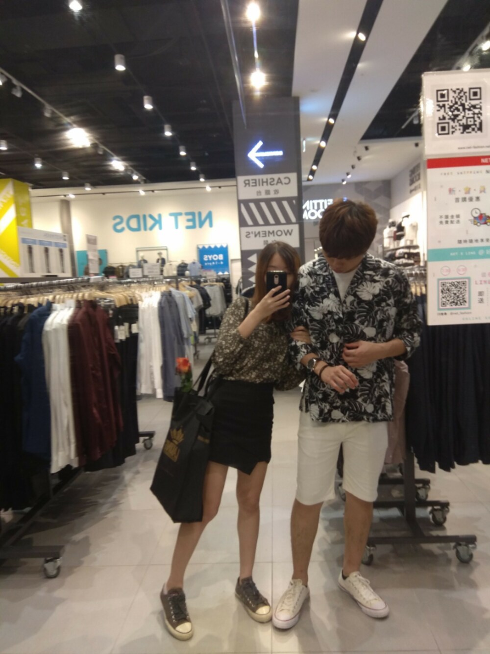 「NET」｜「UNIQLOのアイテム（Tシャツ/カットソー、ホワイト系）」を使った、吳泯叡さん（メンズ・172cm）の夏コーディネートの1枚目の写真