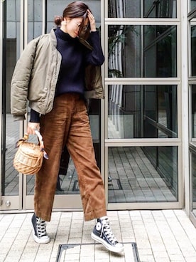 「アイテム（メガネ、ホワイト系）」を使った、岩谷 英里子さん（レディース・169cm）の冬コーディネート