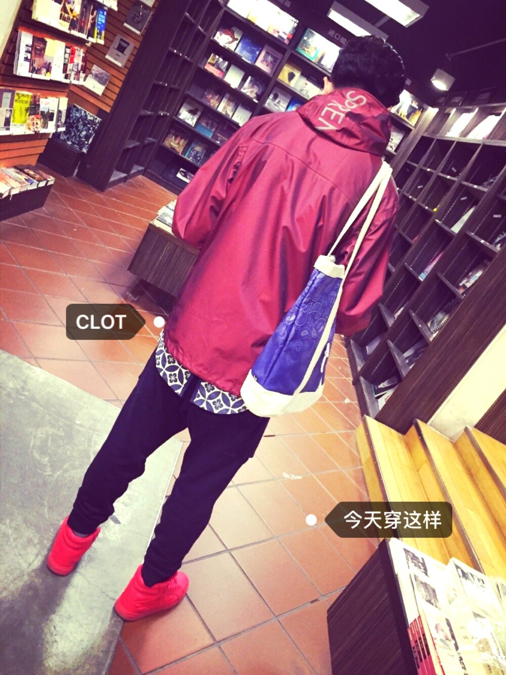 「CLOTのアイテム（スウェット、その他）」を使った、AustinGuさん（メンズ・180cm）の春コーディネートの1枚目の写真