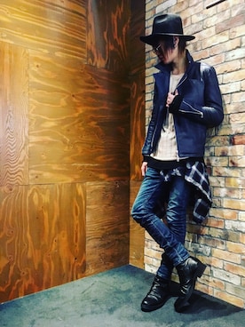 「ネイビー×ホワイト」｜「アイテム（ライダースジャケット）」を使った、NO ID.仙台フォーラス店さん（メンズ・182cm）の冬コーディネート