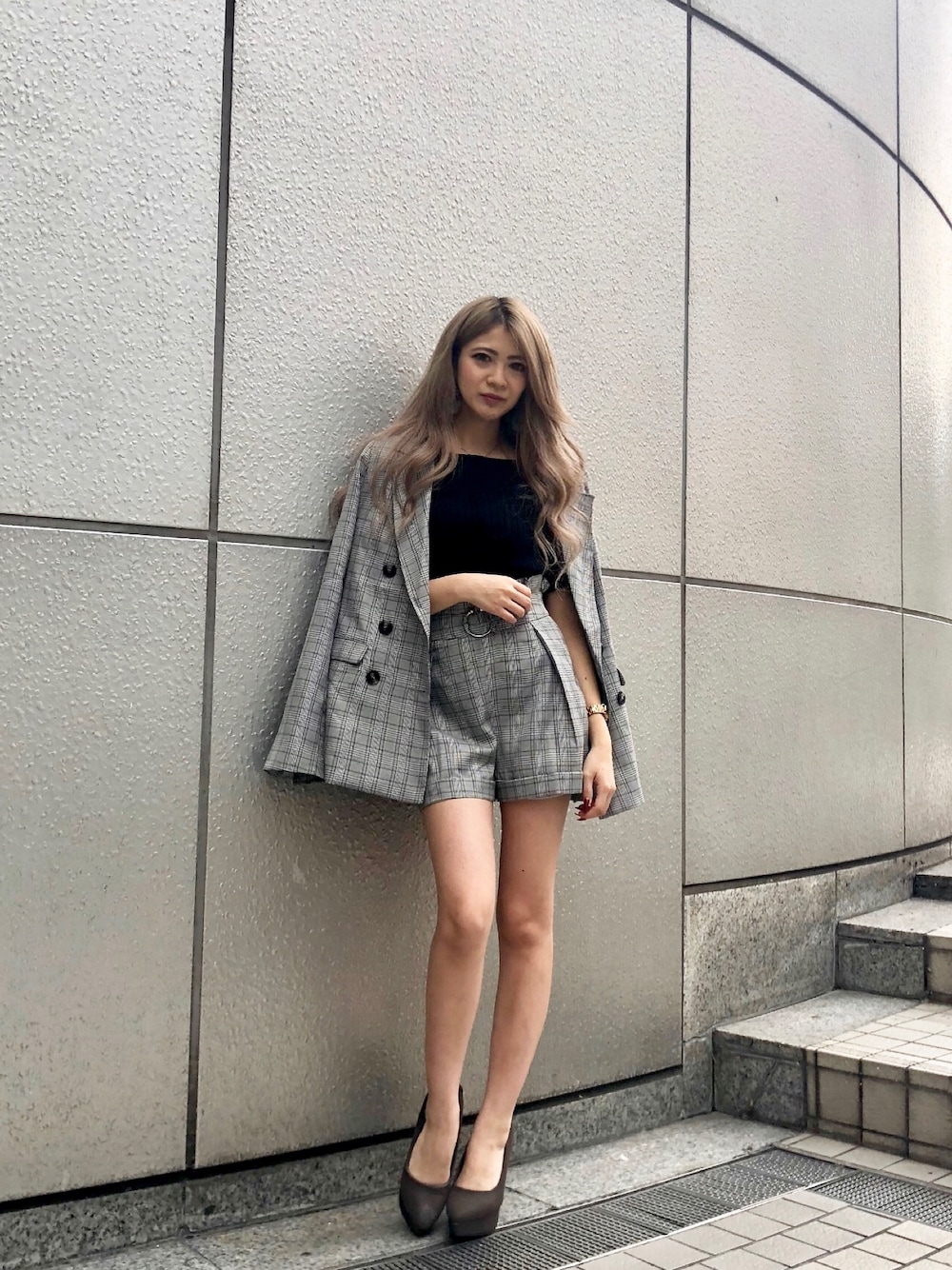 「リップサービス、LIPSERVICE、秋のコーデ、低身長コーデ、outfit、チェック、セットアップスタイル、チェック柄、秋、ジャケット」｜「LIPSERVICEのリングバックルHWチェックショートパンツ（その他パンツ、ブラック系）」を使った、mikikoさん（レディース・148cm）の秋コーディネートの1枚目の写真