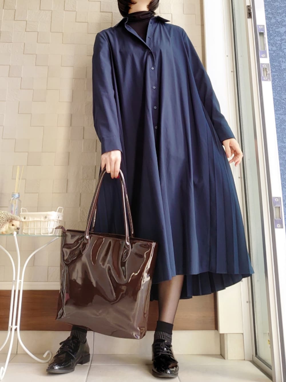 「ワンピース、ボーダー、ドレスシューズ、タートルネック、シャツワンピ、プリーツ、ロングワンピース、オトナカジュアル、オトナガーリー、オトナ女子」｜「背面のプリーツのアイテム（その他、その他）」を使った、AiRiさん（レディース・164cm）の秋コーディネートの1枚目の写真