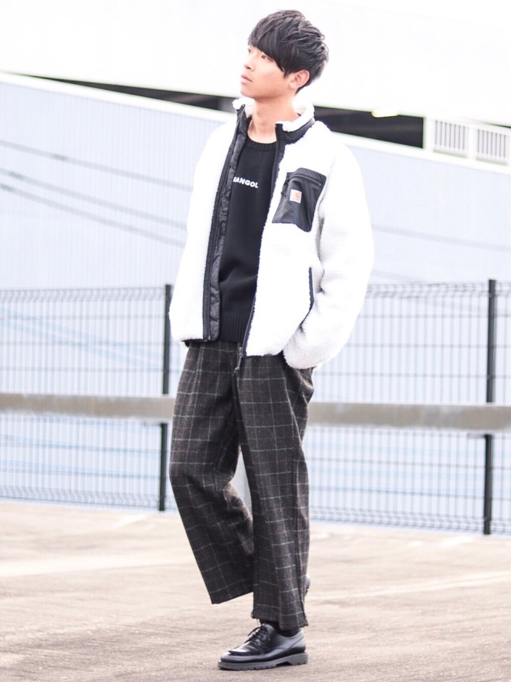 「初売りセールで買いました2019、モノトーン、ゆるコーデ、ボア、ボアジャケット、ニット、ZOZO、carhartt、Carhartt WIP(Carhartt WIP)、kutir」｜「Carharttの【CARHARTT / カーハート】PRENTIS LINER：フリースジャケット（ブルゾン、ホワイト系）」を使った、Suzuさん（メンズ・182cm）の冬コーディネートの1枚目の写真