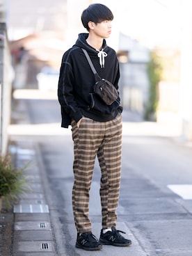 「INTER FACTORY（インターファクトリー）のWEARISTA Suzu × INTER FACTORY　ヨーク付きステッチパーカー（パーカー）」を使った、Suzuさん（メンズ・182cm）の冬コーディネート