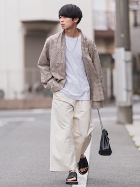「DAIRIKU（ダイリク）のアイテム（サンダル）」を使った、Suzuさん（メンズ・182cm）の春コーディネート