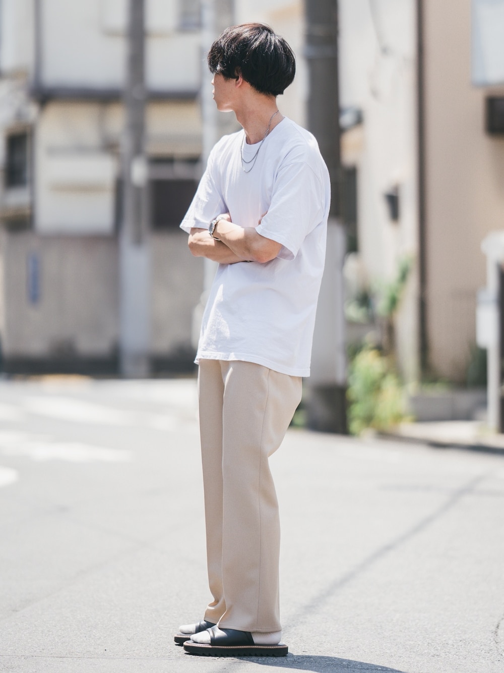 「カジュアル、スラックス、モンキータイム、サンダル、ゆるコーデ、ラフスタイル、オトナカジュアル」｜「Steven Alanの＜PRO CLUB＞ PACK TEE/Tシャツ（Tシャツ/カットソー、その他）」を使った、Suzuさん（メンズ・182cm）の夏コーディネートの1枚目の写真