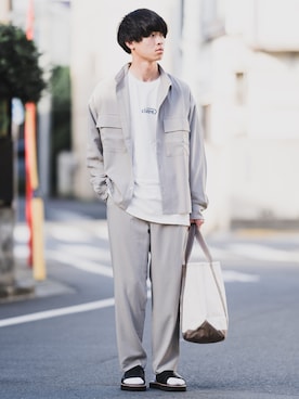 「DAIRIKU（ダイリク）のアイテム（サンダル）」を使った、Suzuさん（メンズ・182cm）の秋コーディネート