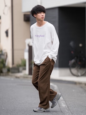 「MONO-MART（モノマート）のシルケットライク天竺 オーバーサイズイラストプリントL/Sカットソー/バックプリント（Tシャツ/カットソー）」を使った、Suzuさん（メンズ・182cm）の秋コーディネート