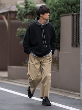 「DOOPZ（ドープス）のアイテム（パーカー）」を使った、Suzuさん（メンズ・182cm）の秋コーディネート