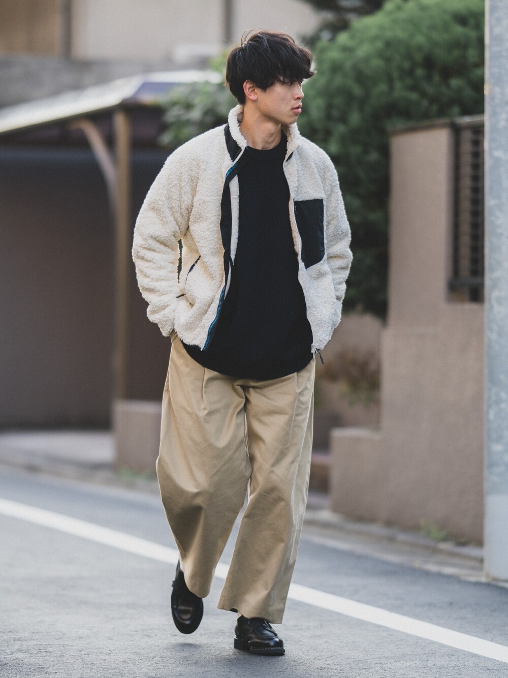 「シンプル、大人カジュアル、ワイドパンツ、私の推しブランド、STUDIONICHOLSON、Paraboot」｜「TIGORAのティゴラ TIGORA SMART シープボアフリースジャケット（その他アウター、ホワイト系）」を使った、Suzuさん（メンズ・181cm）の冬コーディネートの1枚目の写真