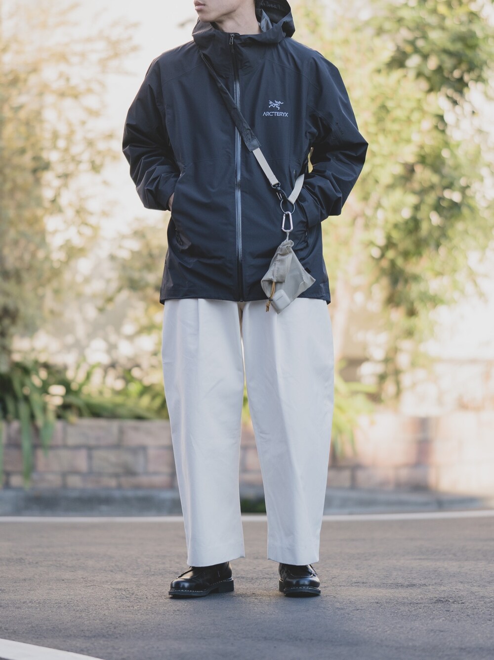 「ARC'TERYXのARC’TERYX /アークテリクス ZETA SL JACKET/ゼータSL ジャケット（マウンテンパーカー、ブラック系）」を使った、Suzuさん（メンズ・181cm）の冬コーディネートの1枚目の写真
