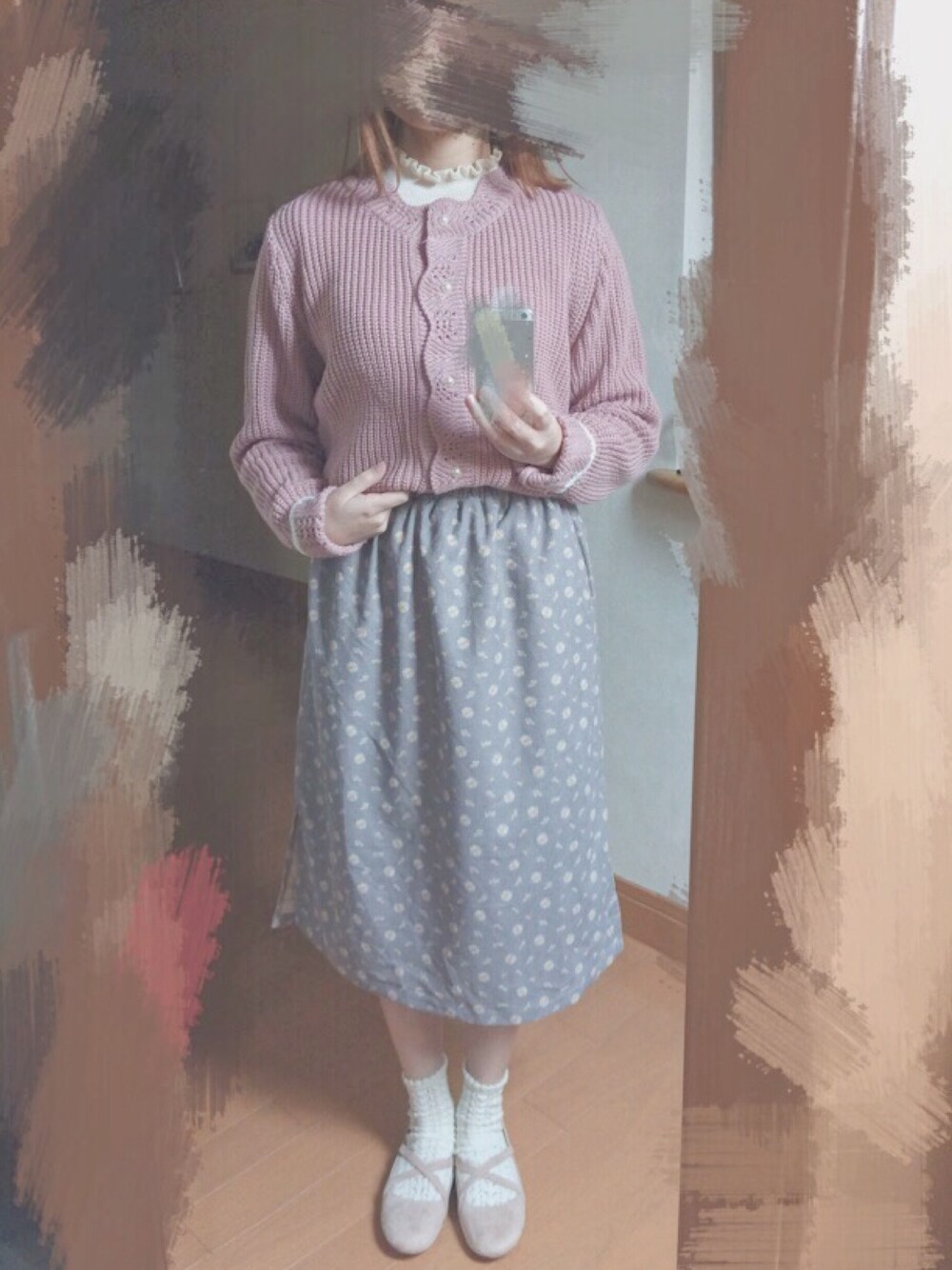 「おばあちゃん、Crisp、envylook、バレエシューズ、春コーデ、はるコーデ、韓国ファッション、おしゃれさんと繋がりたい、花柄、mer」｜「fd styleのアイテム（カーディガン/ボレロ、ピンク系）」を使った、muyuさん（レディース・157cm）の冬コーディネートの1枚目の写真