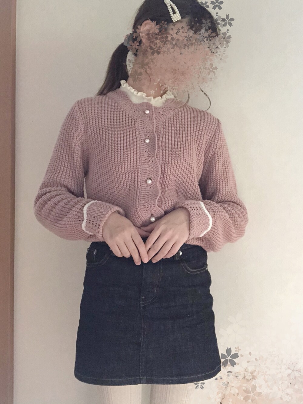 「秋のコーデ、韓国ファッション、Gogosing、白タイツ、韓国通販、ootd、ガーリー」｜「GOGOSINGのアイテム（カーディガン/ボレロ、ピンク系）」を使った、muyuさん（レディース・157cm）の秋コーディネートの1枚目の写真