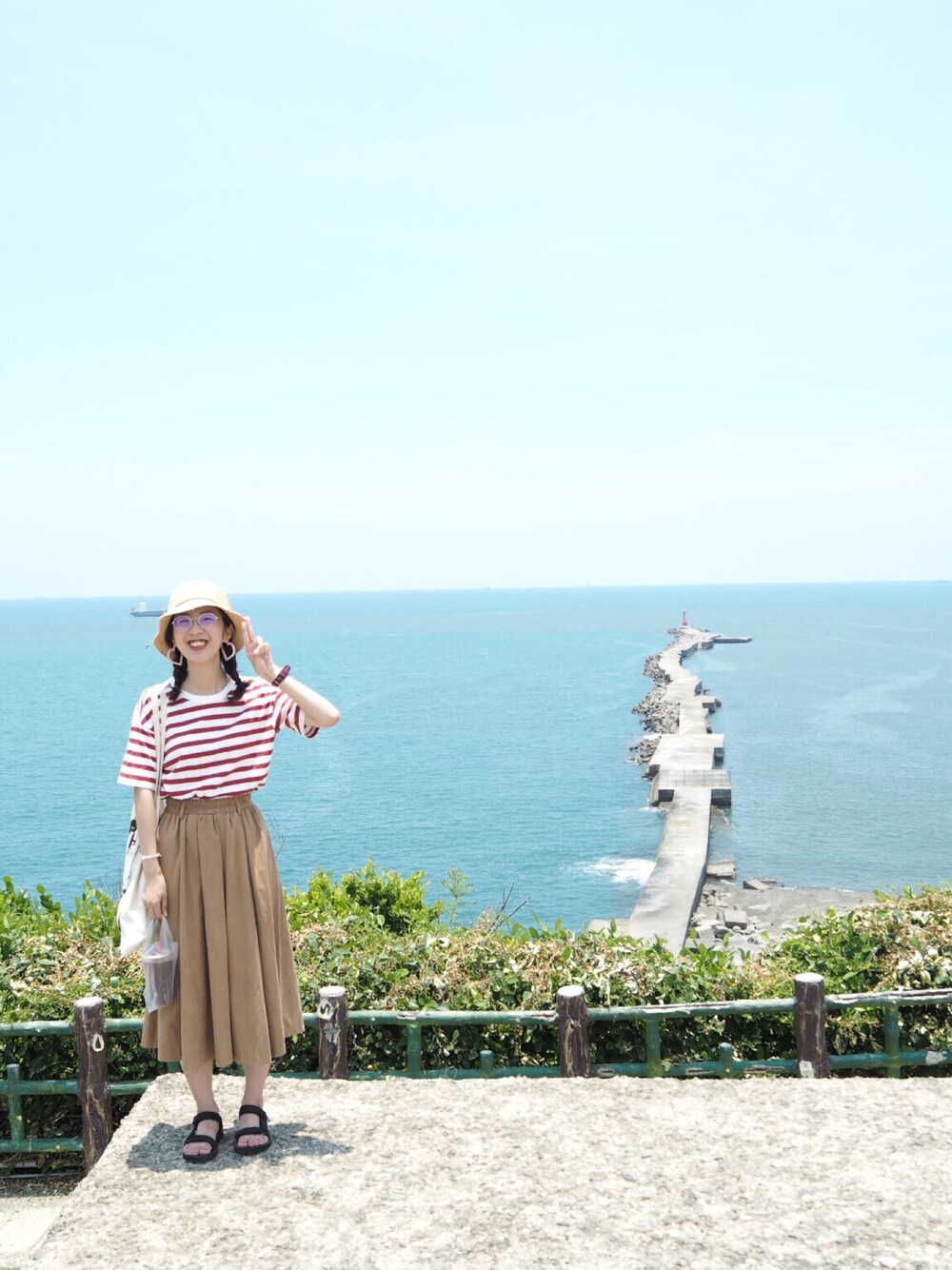 「Tevaのアイテム（サンダル、ブラック系）」を使った、沈柚柚さん（レディース・164cm）の夏コーディネートの1枚目の写真