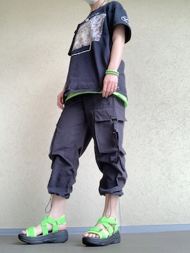 「ダメージ加工」｜「アイテム（カーゴパンツ）」を使った、レイさん（レディース・167cm）の夏コーディネート