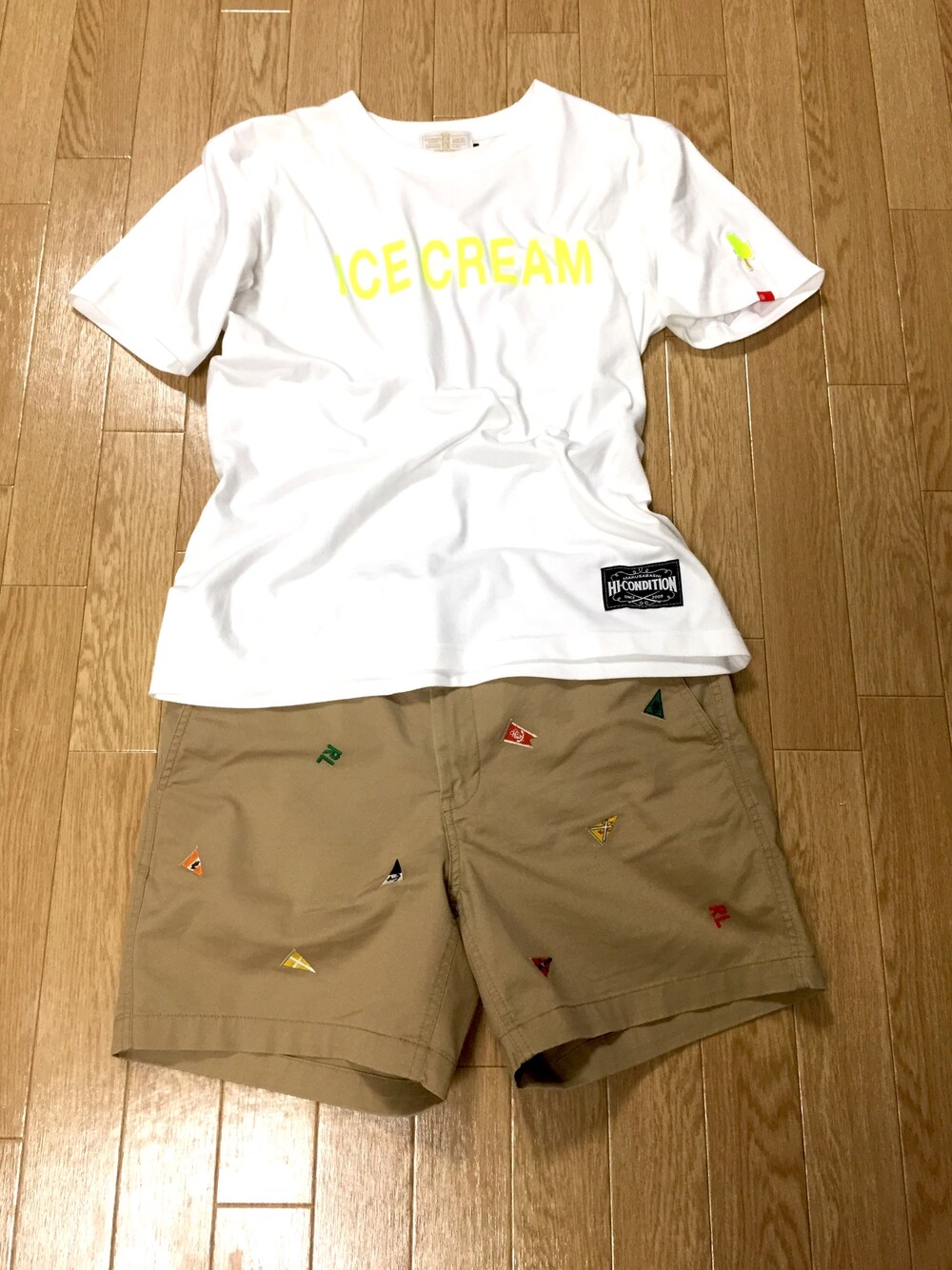 「夏、半袖、半袴、盆明、憂鬱」｜「hi-conditionのアイテム（Tシャツ/カットソー、ホワイト系）」を使った、イガラムさん（メンズ・178cm）の夏コーディネートの1枚目の写真