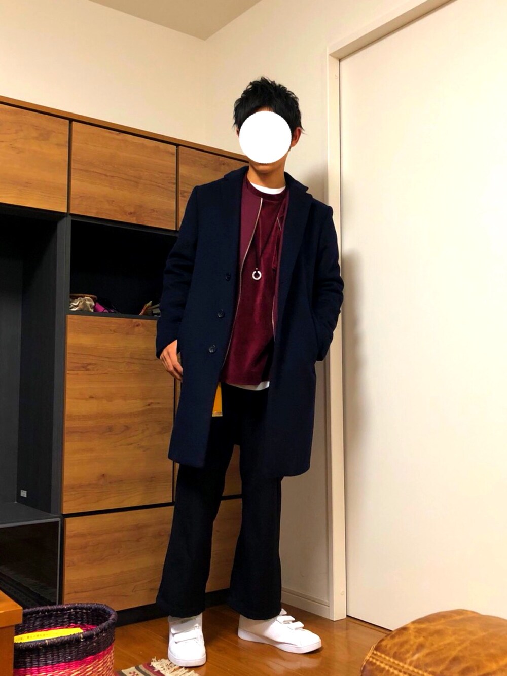 「冬、白靴、赤、差し色(黄色)、ワイドパンツ、Oシルエット、RAGEBLUE、キレイめ」｜「RAGEBLUEのTRワイドパンツ/768016（その他パンツ、ブラック系）」を使った、じんがーさん（メンズ・171cm）の冬コーディネートの1枚目の写真