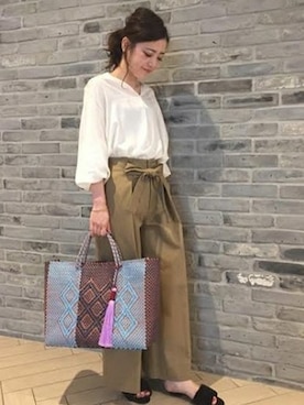 「アイテム（チノパンツ、イエロー系）」を使った、Noble天神ビオロ店スタッフさん（レディース・163cm）の夏コーディネート