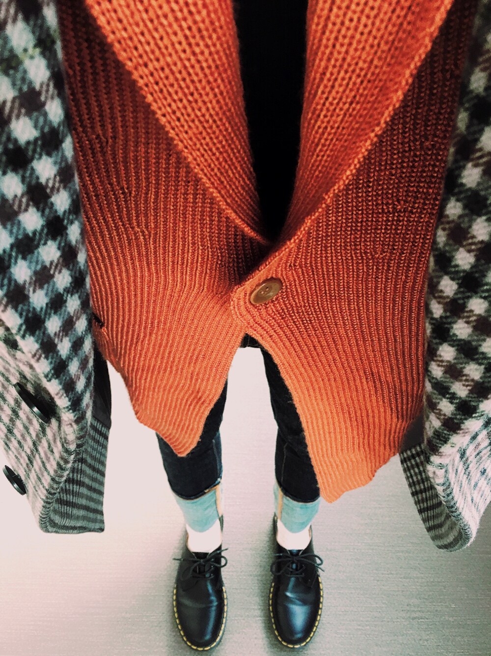 「JOURNAL STANDARDの【HAMILTON WOOL】 ハミルトンチェスター コート #（チェスターコート、グレー系）」を使った、dos.さん（メンズ・169cm）の春コーディネートの1枚目の写真
