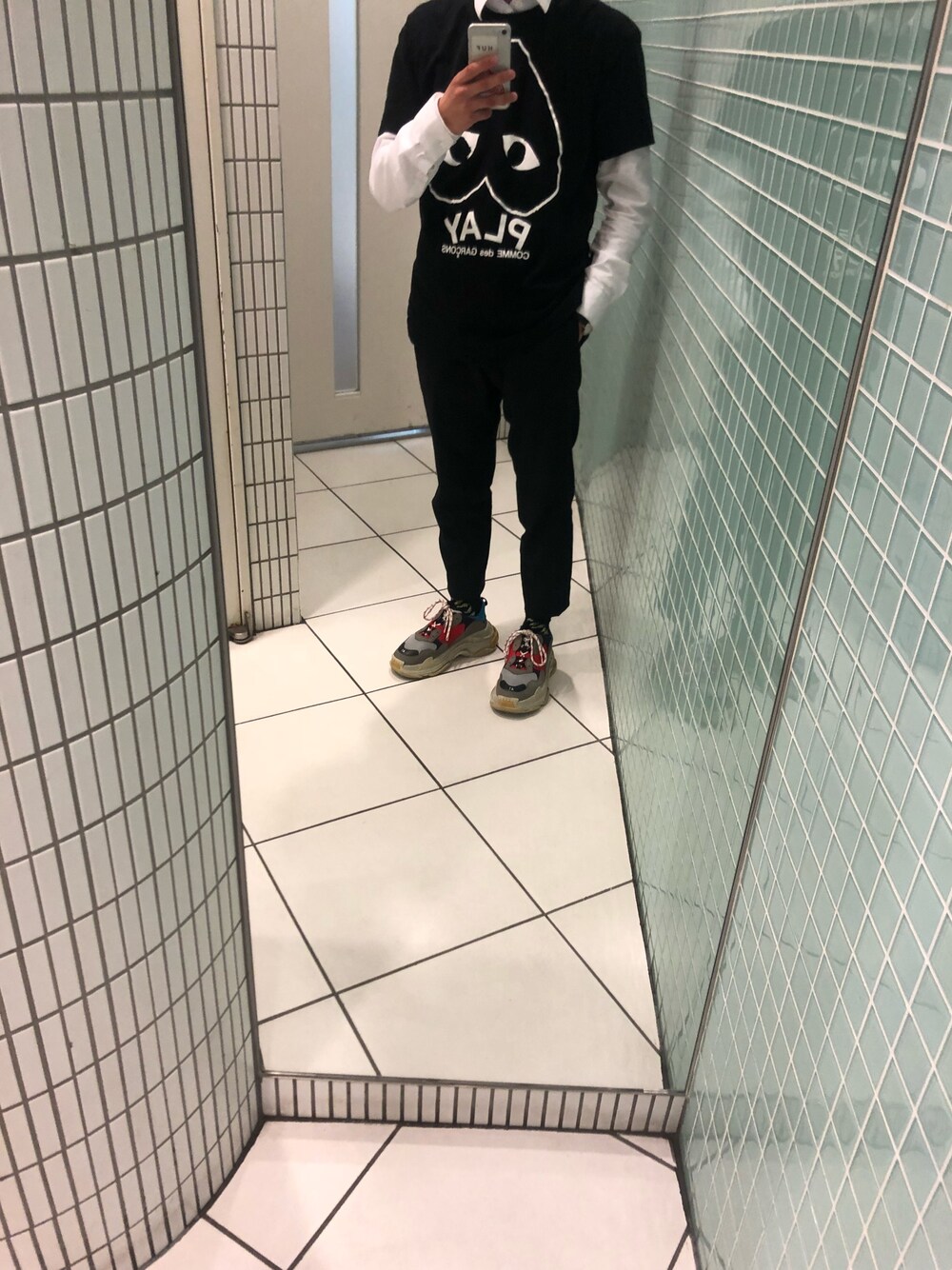 「BALENCIAGA、COMME des GARÇONS」｜「BALENCIAGAのアイテム（スニーカー、その他）」を使った、Rさん（メンズ・168cm）の冬コーディネートの1枚目の写真