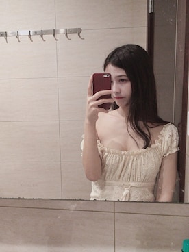 「UNIF（ユニフ）のアイテム（チュニック）」を使った、江稚川さん（レディース・155cm）の春コーディネート