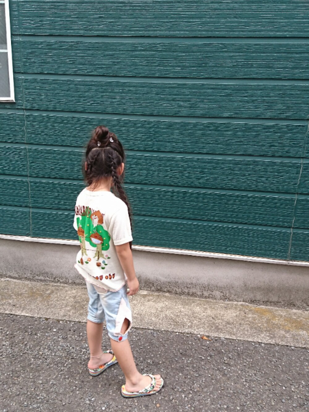 「ブーフーウー、ママロン、栗、おんなのこ、キッズコーデ」｜「BOOFOOWOOのアイテム（Tシャツ/カットソー、ベージュ系）」を使った、ポコさん（キッズ・120cm）の夏コーディネートの1枚目の写真