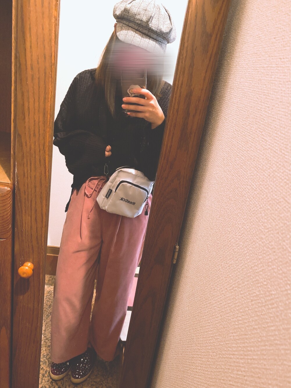 「高身長女子、黒×ピンク」｜「Reebokのアイテム（ボディバッグ/ウエストポーチ、ホワイト系）」を使った、ぱんのみみさん（レディース・167cm）の春コーディネートの1枚目の写真