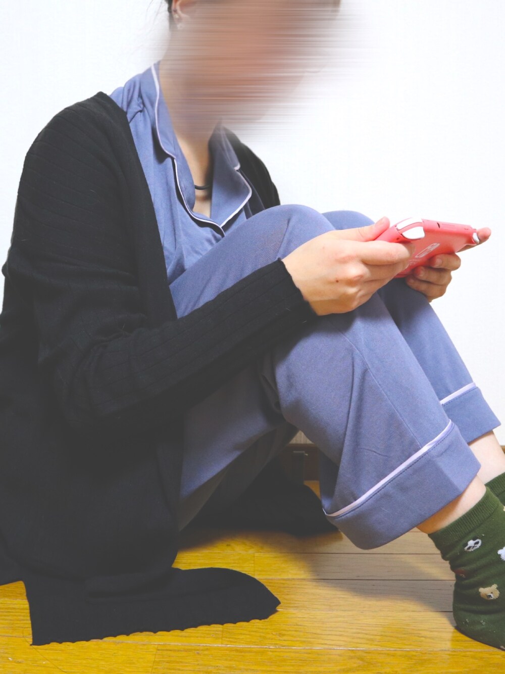 「おうちファッション、パジャマ、高身長女子、GUパジャマ」｜「Honeysのロングカーディガン（カーディガン/ボレロ、ブラック系）」を使った、ぱんのみみさん（レディース・167cm）の春コーディネートの1枚目の写真