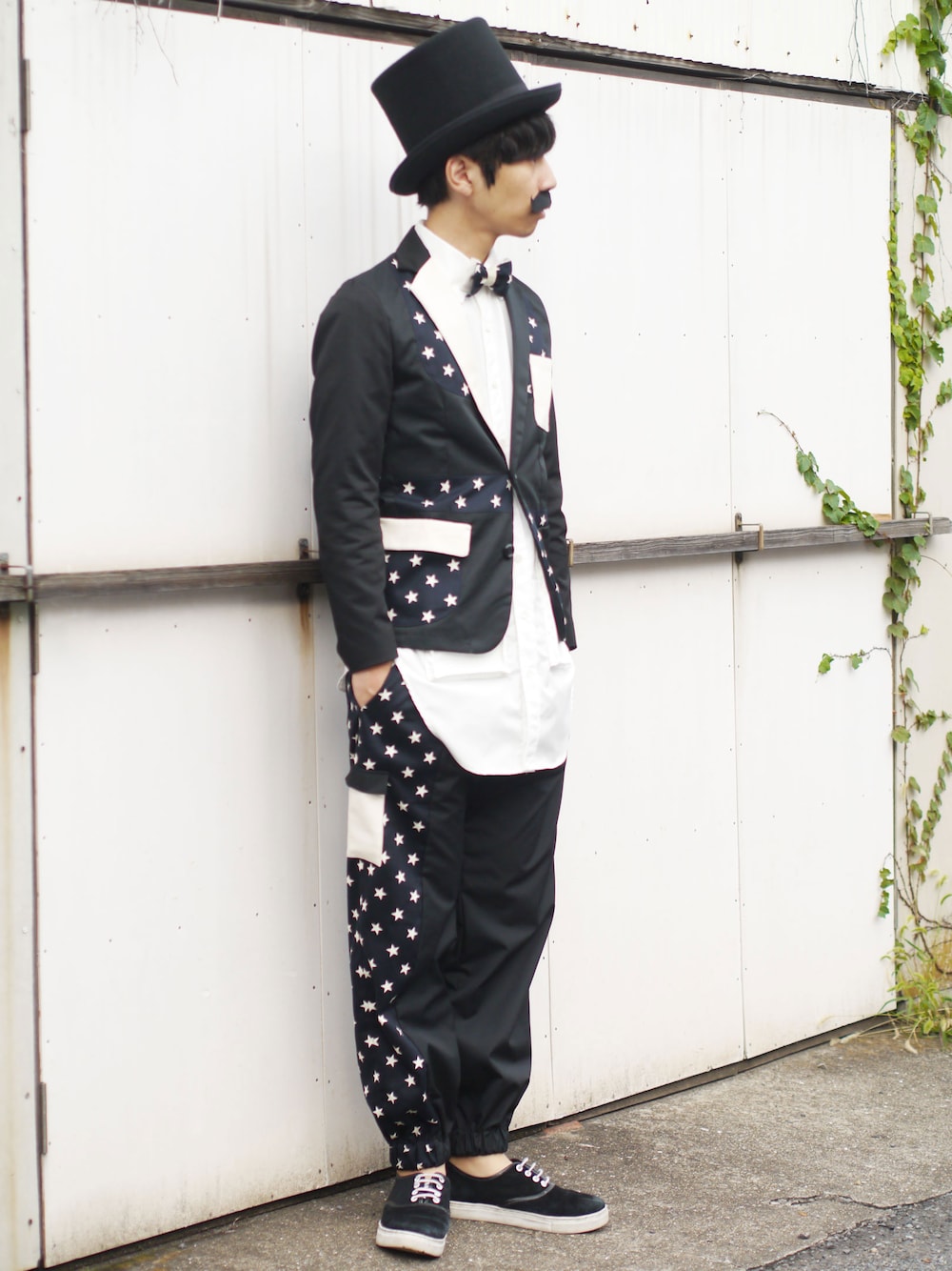 その他のテーラードジャケット、その他のその他パンツ、ホワイト系のシャツ/ブラウスを着用したメンズの秋コーディネートの1枚目の写真