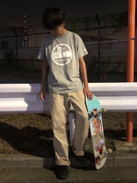 「NEW ERA（ニューエラ）のアイテム（Tシャツ/カットソー）」を使った、愛己さん（メンズ・174cm）の秋コーディネート