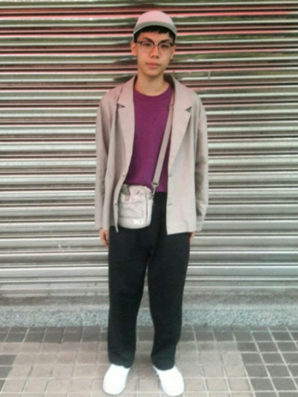 「ootd、休閒、西裝外套」｜「jks shopのアイテム（スーツジャケット、ベージュ系）」を使った、胡凱博さん（メンズ・174cm）の秋コーディネートの1枚目の写真
