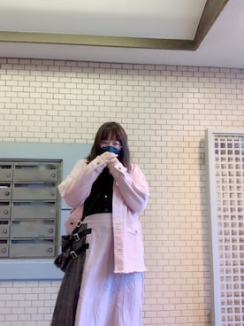 「アイテム（デニムジャケット、ピンク系）」を使った、にんじんさん（レディース・164cm）の秋コーディネート