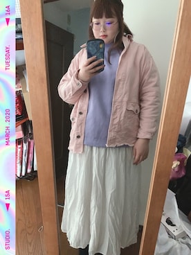 「アイテム（デニムジャケット、ピンク系）」を使った、にんじんさん（レディース・164cm）の春コーディネート