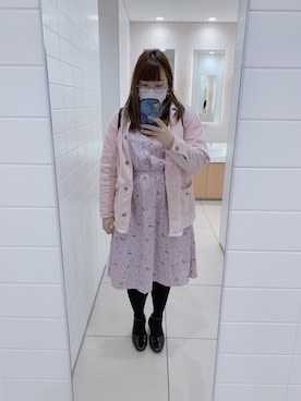 「アイテム（デニムジャケット、ピンク系）」を使った、にんじんさん（レディース・164cm）の春コーディネート