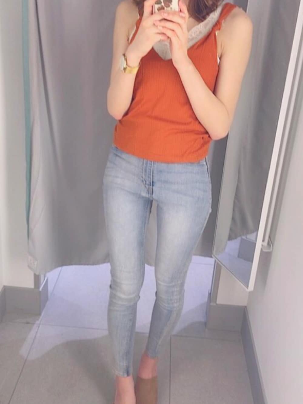 「夏コーデ、オレンジ」｜「H&Mのアイテム（タンクトップ、オレンジ系）」を使った、は っ ぱ さん（レディース・170cm）の秋コーディネートの1枚目の写真