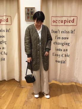 「白トップス」｜「アイテム（ジャケット/アウター）」を使った、みかさん（レディース・160cm）の秋コーディネート