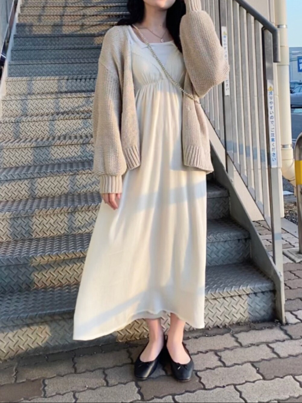 「カジュアルコーデ、ワンピース、キャミワンピ、コインネックレス、カーディガン、mystic、flower、LOWRYS FARM、ワントーンコーデ、淡色コーデ」｜「LOWRYS FARMの1.5Gカーディガン　804294（カーディガン/ボレロ、ベージュ系）」を使った、ㅤㅤㅤㅤㅤㅤㅤㅤㅤㅤㅤㅤㅤㅤㅤㅤㅤㅤ☺︎さん（レディース・163cm）の春コーディネートの1枚目の写真